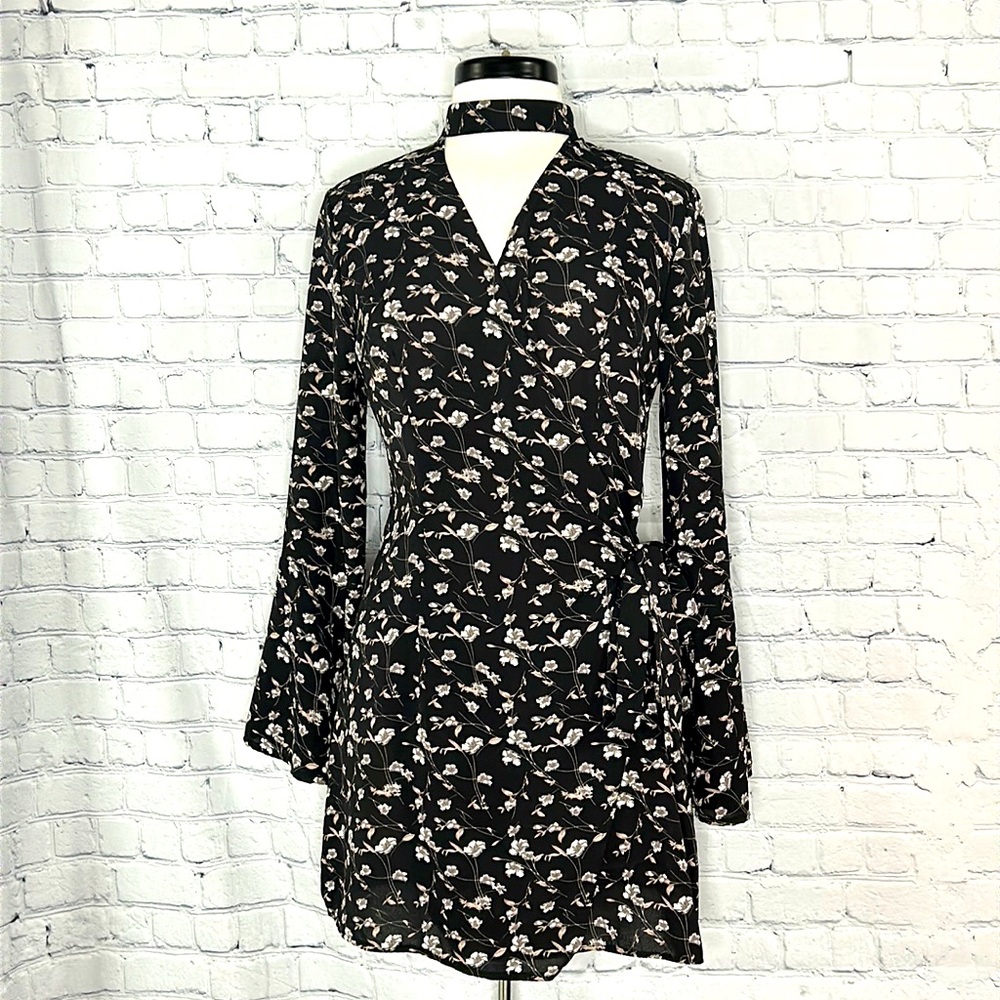 ✨Misguided- Floral-Print, Choker-Neck, Faux-Wrap Dress 🖤
